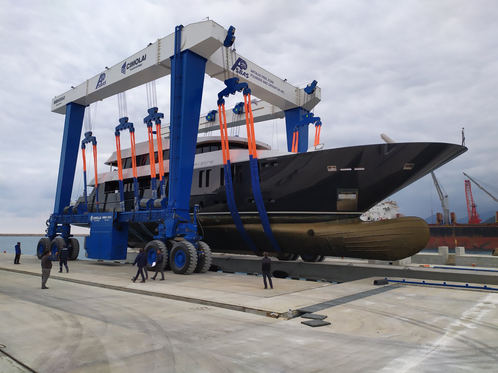 500 ton travel lift hoisting a superyacht